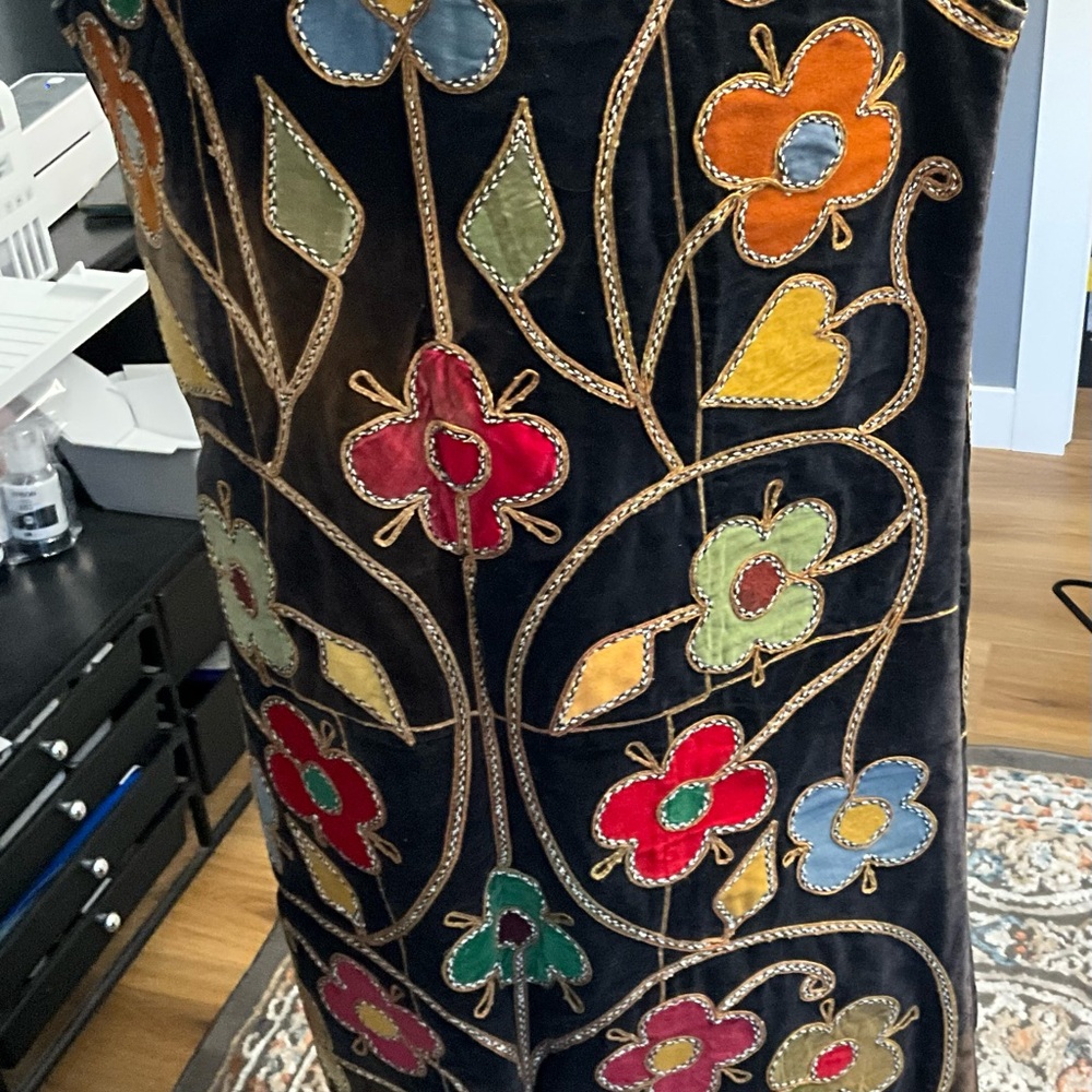 Floral Embroidered Black Maxi.vest..
Suede jacket from the very early 70’s - Picture 2 of 2